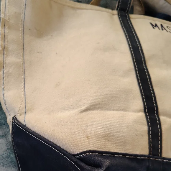 Vintage L.L. Bean Tan and Navy Blue Travel Bag with Minimalist Design - Picture 10 of 13